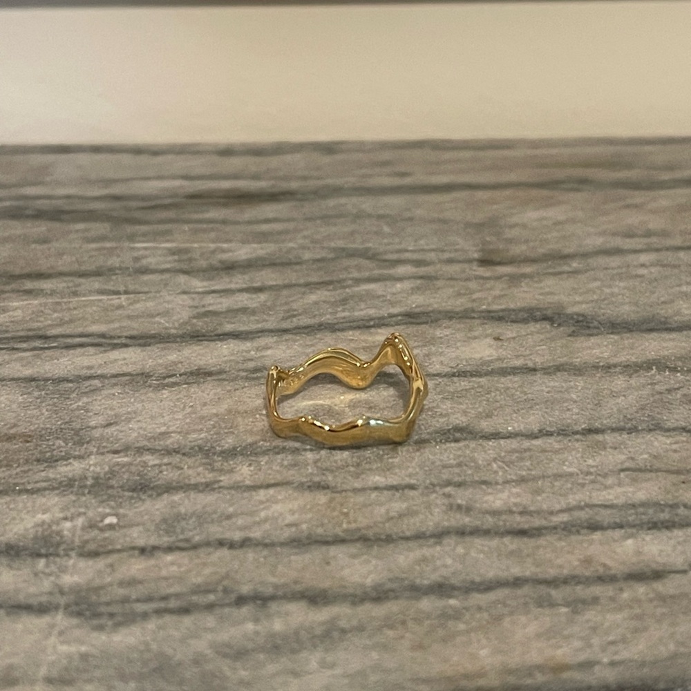 Elegant Wavy Gold-Tone Ring